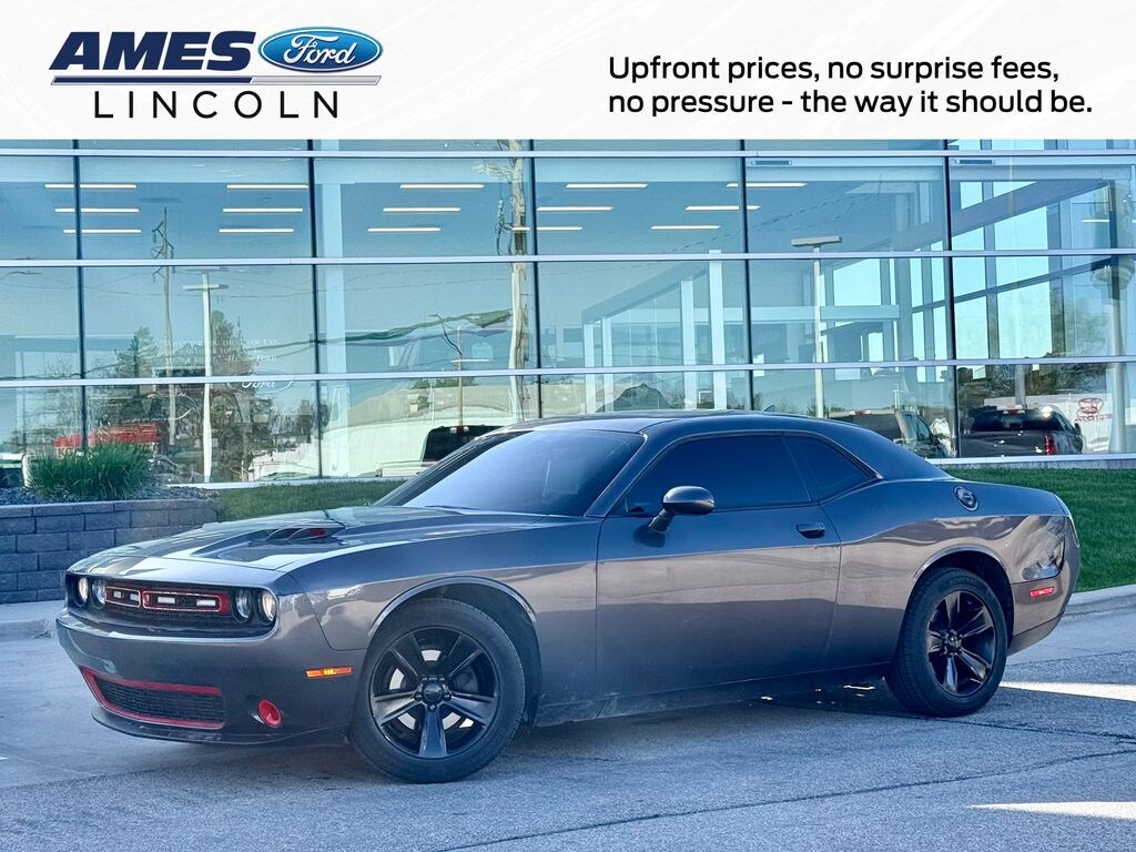 Used 2015 Dodge Challenger SXT Coupe