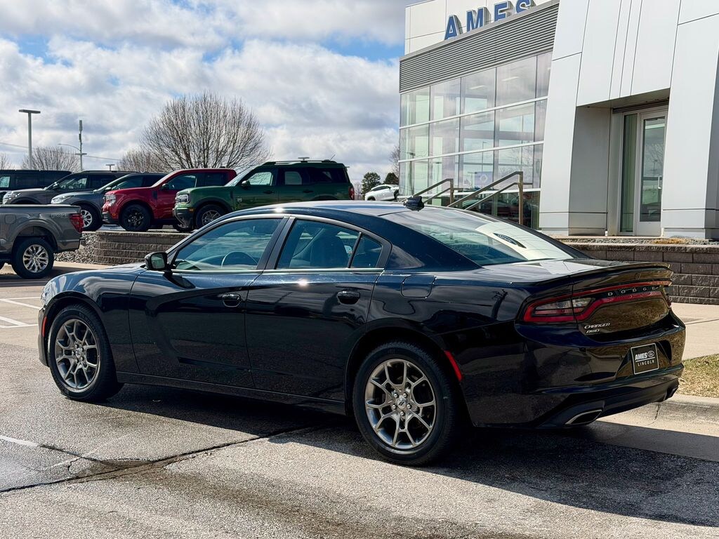 Used 2017 Dodge Charger SXT Sedan