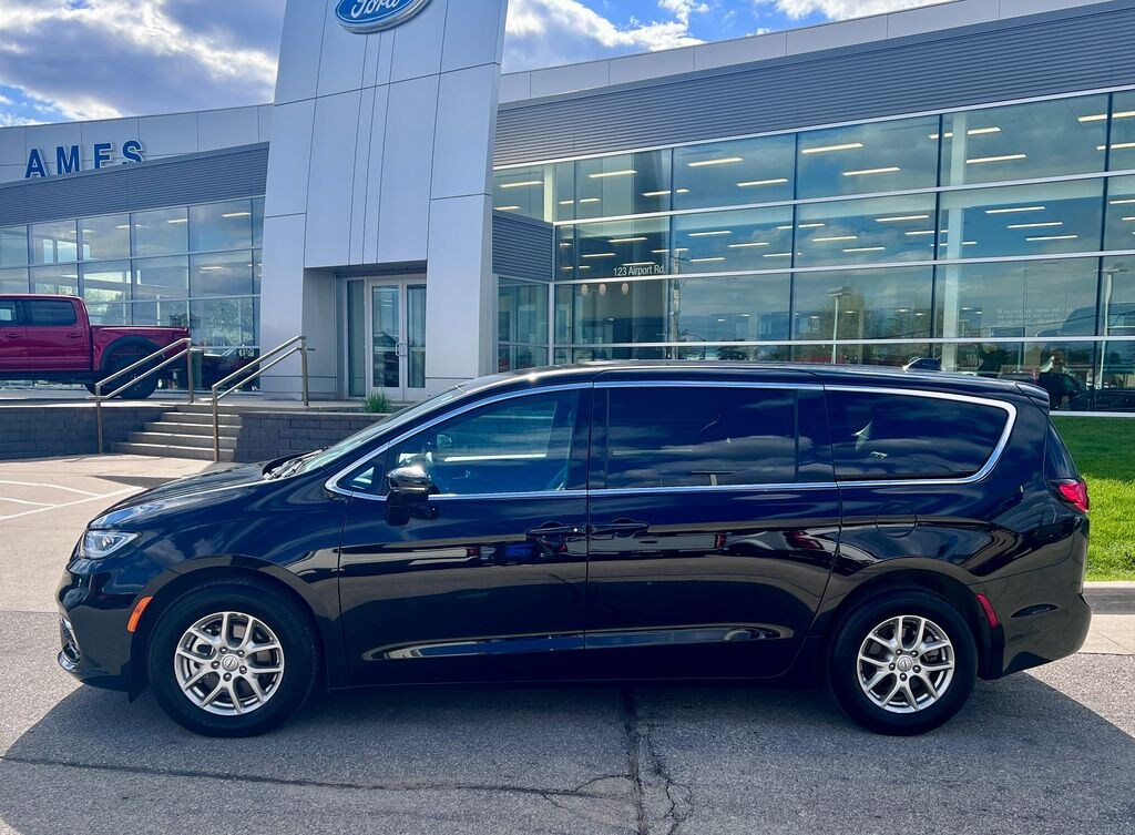 Certified 2026 Chrysler Pacifica Select Minivan/Van