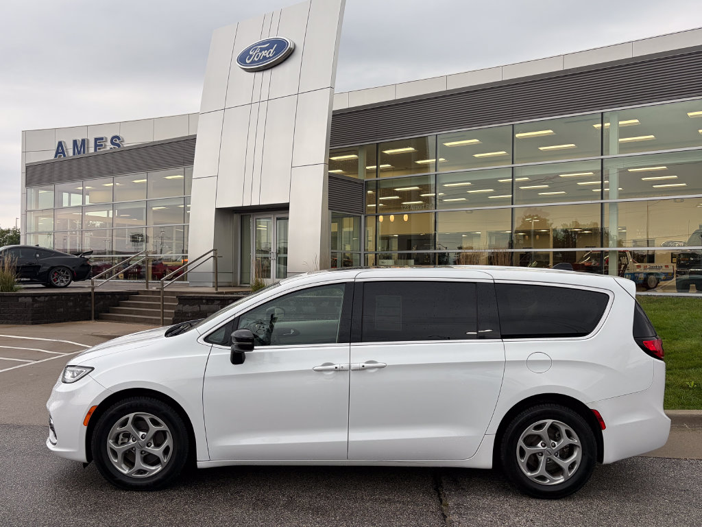 Certified 2024 Chrysler Pacifica Limited Minivan/Van