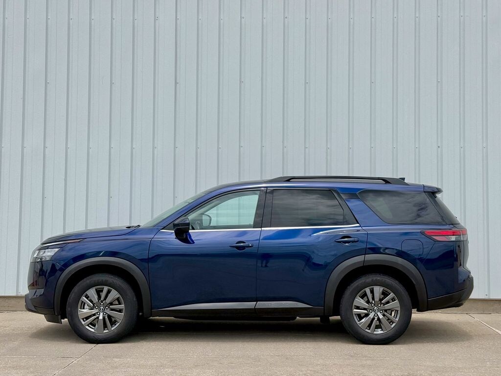 Used 2022 Nissan Pathfinder SV SUV