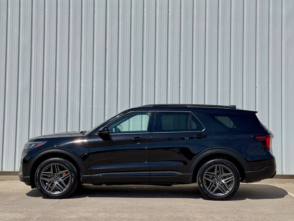 Used 2025 Ford Explorer ST-Line SUV