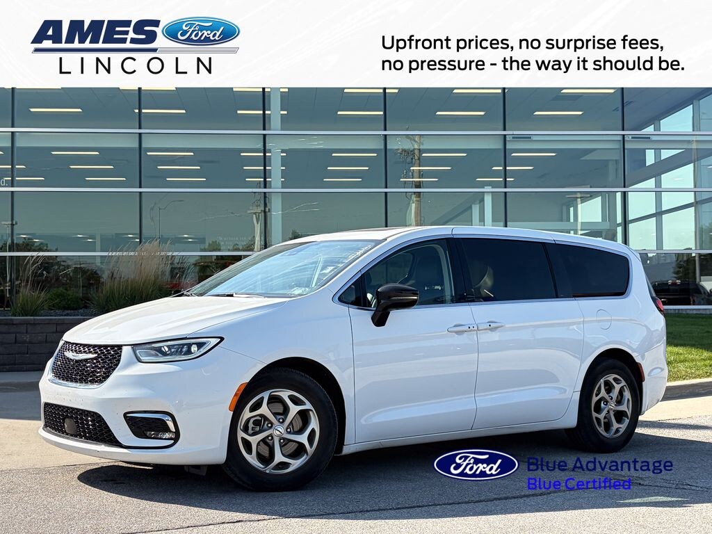 Used 2024 Chrysler Pacifica Limited Minivan/Van