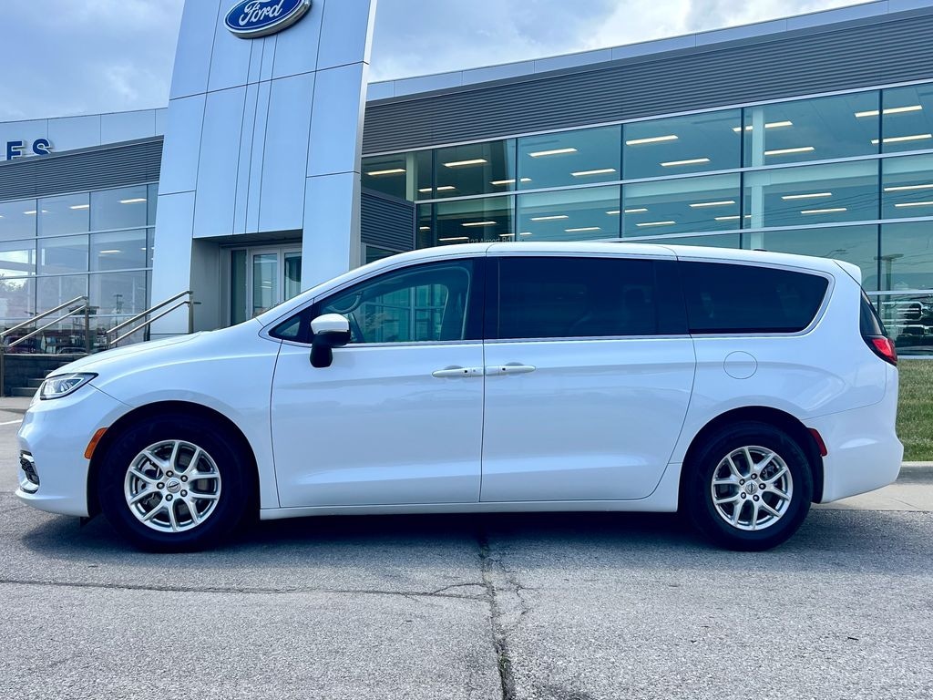 Certified 2023 Chrysler Pacifica Touring L Minivan/Van