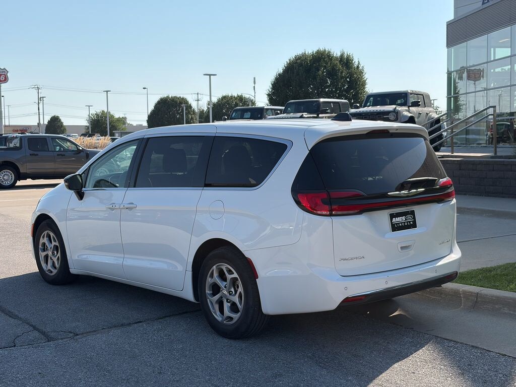 Used 2024 Chrysler Pacifica Limited Minivan/Van