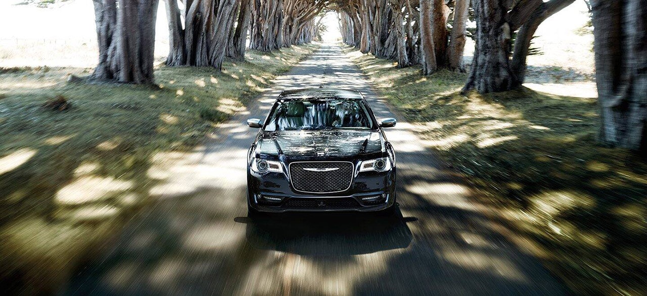 2020-chrysler-300-gallery-1-expanded.jpg.image.1440.jpg