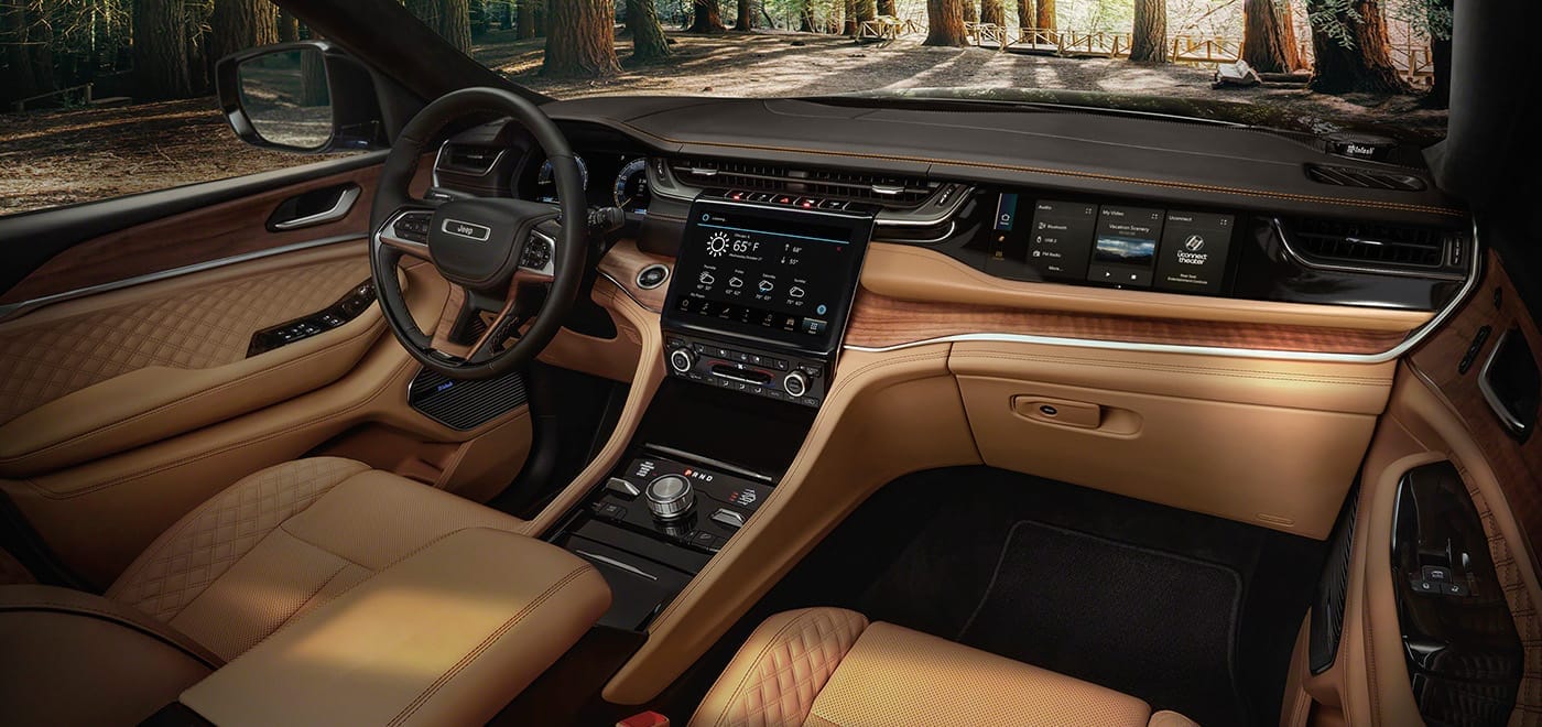 2024-Jeep-grand-cherokee-interior.png