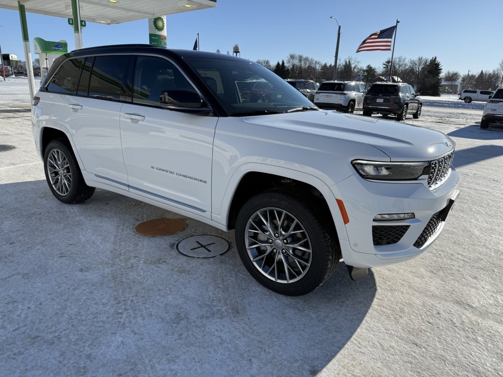 2025 Jeep Grand Cherokee Summit's photo