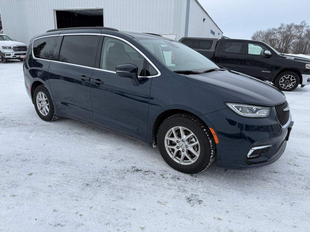 2022 Chrysler Pacifica Touring L's photo