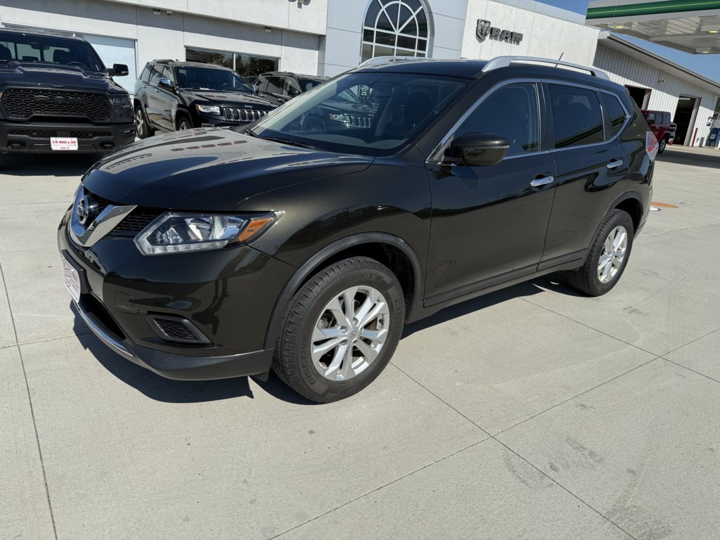 2016 Nissan Rogue SV photo 3