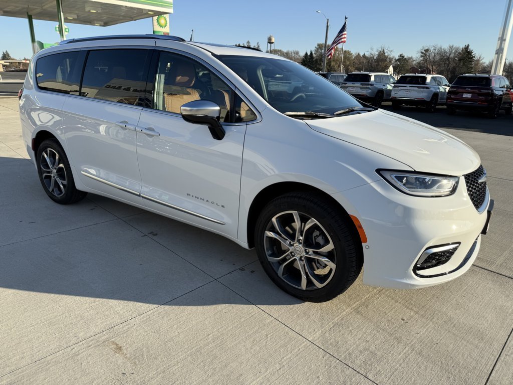 2026 Chrysler Pacifica Pinnacle's photo