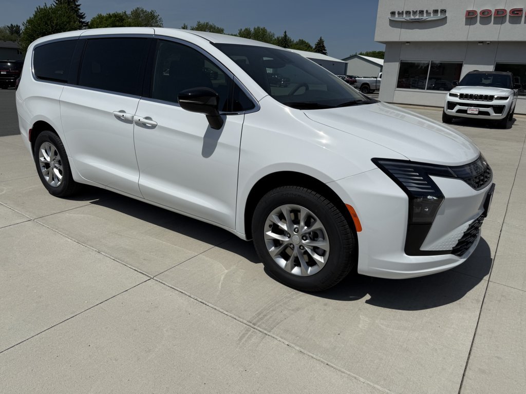 2027 Chrysler Pacifica Select AWD's photo