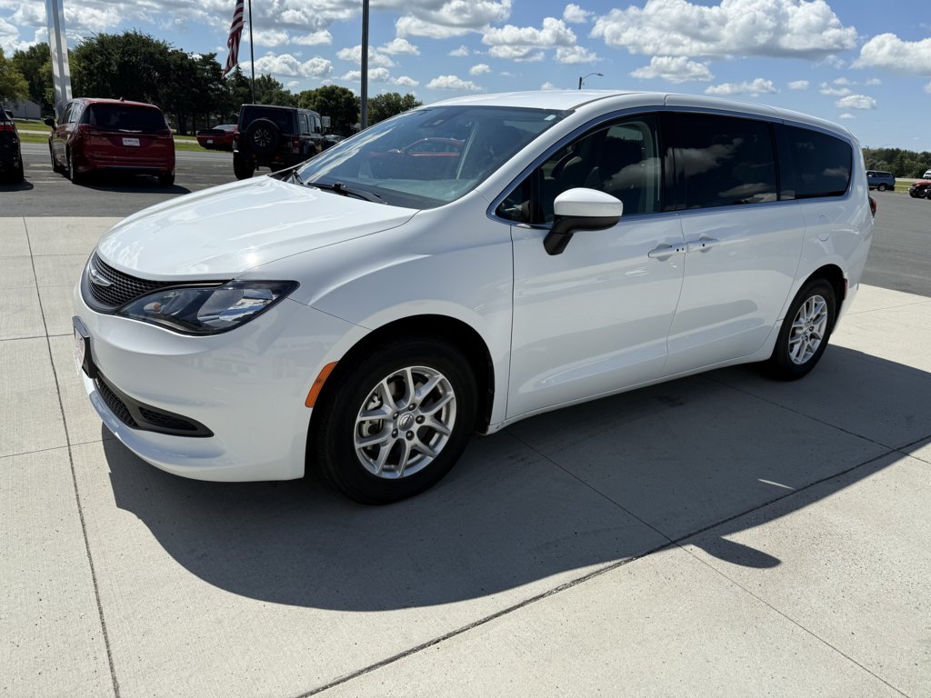 2023 Chrysler Voyager LX photo 3