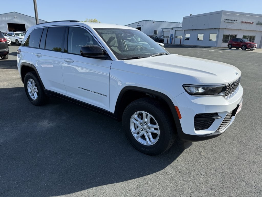 2023 Jeep Grand Cherokee Laredo 4x4's photo