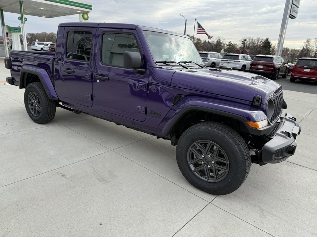 2026 Jeep Gladiator Sport S's photo