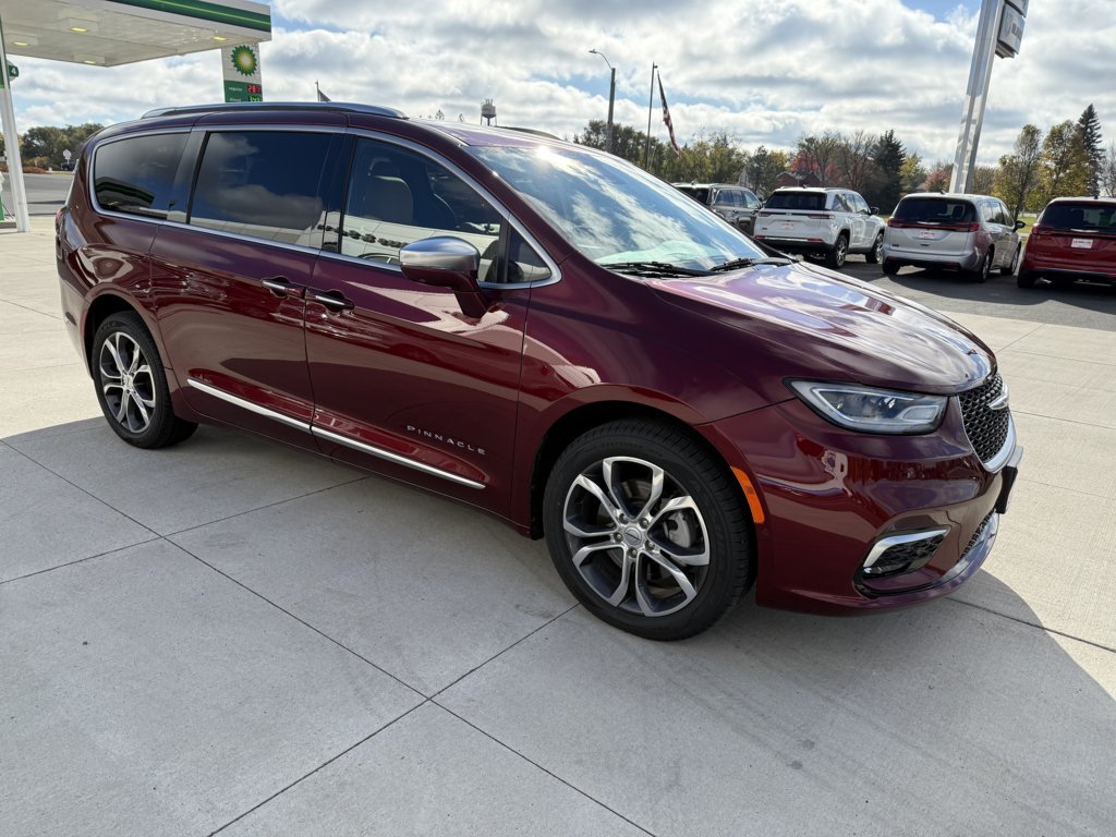 2022 Chrysler Pacifica Pinnacle's photo