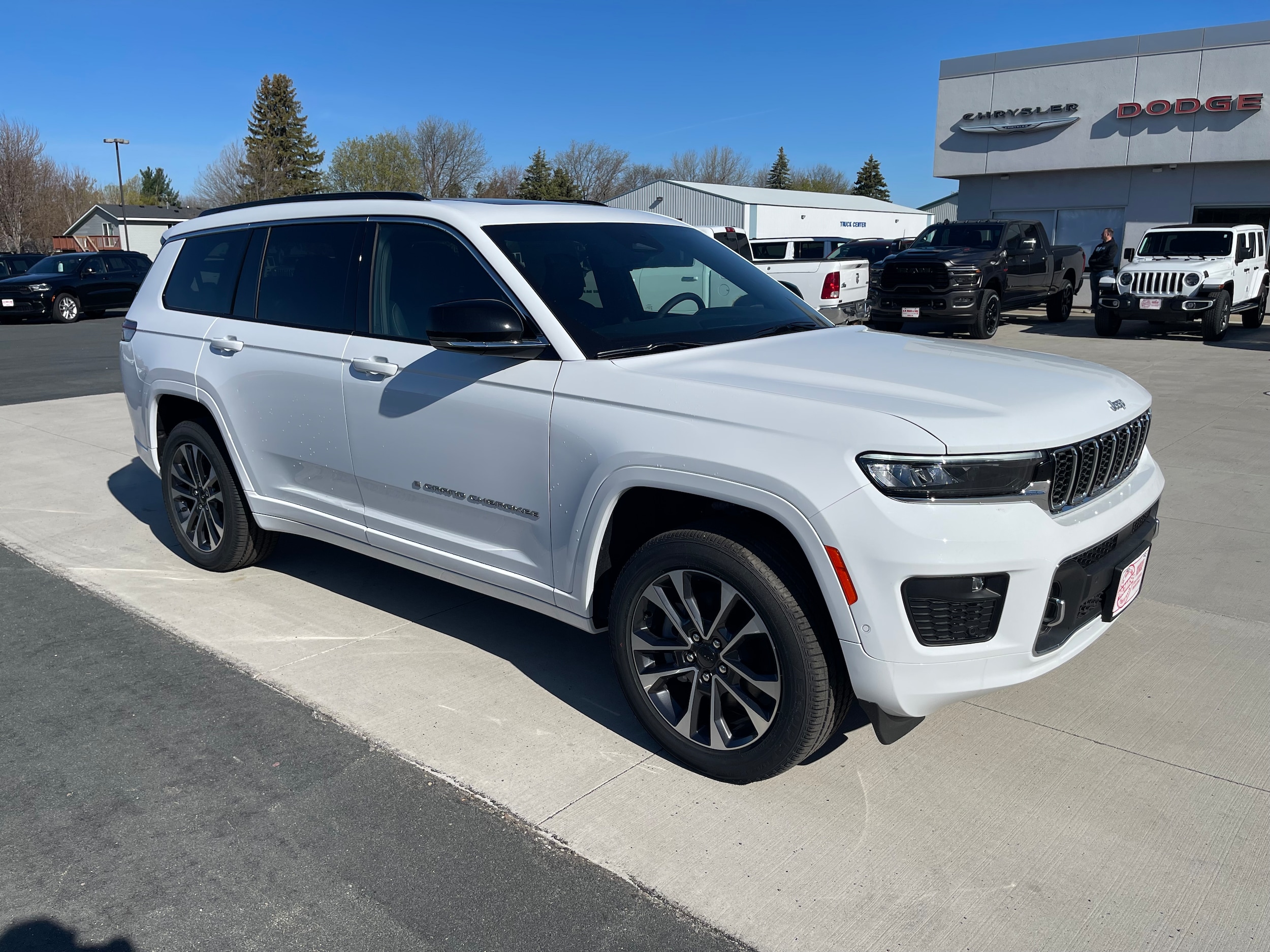 2025 Jeep Grand Cherokee L Overland's photo