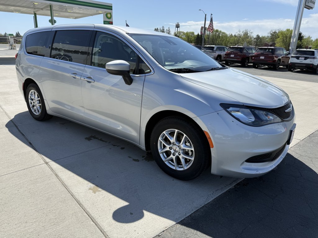 2023 Chrysler Voyager LX's photo