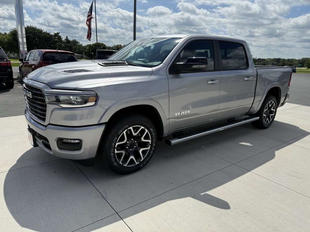 2025 Ram 1500 Laramie photo 3