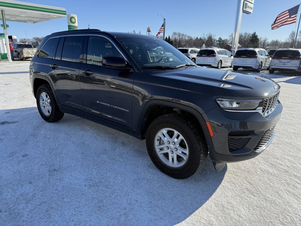2024 Jeep Grand Cherokee Laredo's photo