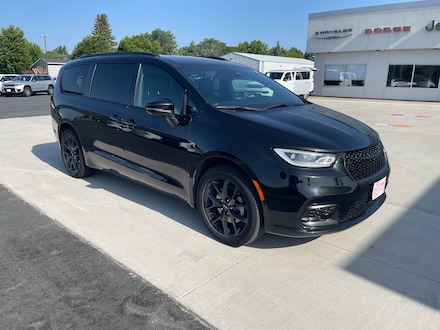 2023 Chrysler Pacifica Touring L Van Passenger Van