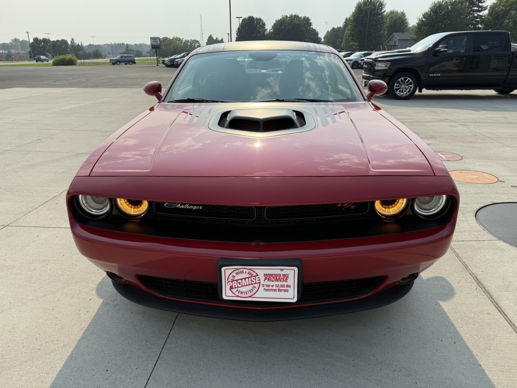 2016 Dodge Challenger SXT Plus photo 2