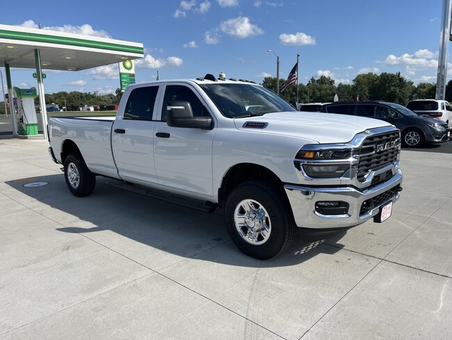 2026 Ram 3500 TRADESMAN CREW CAB 4X4 8' BOX Pickup
