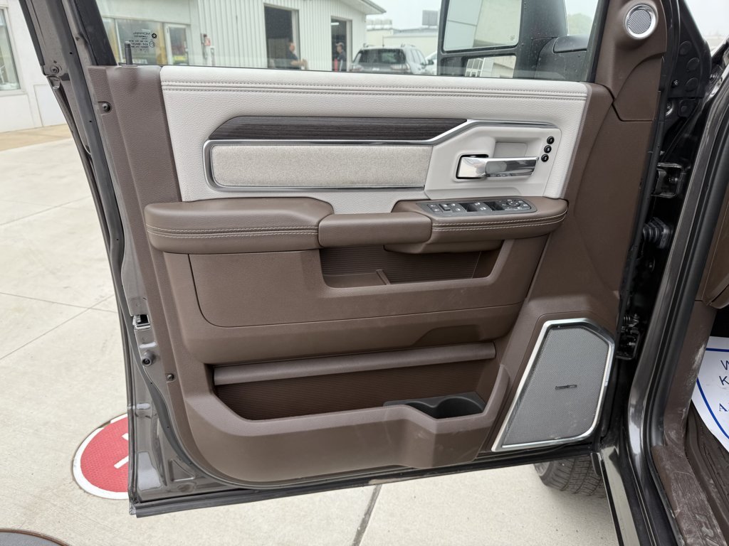 2026 RAM 3500 Laramie - Photo 15