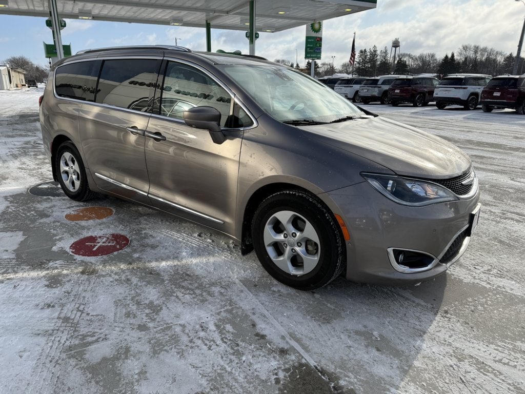 2017 Chrysler Pacifica Touring-L Plus's photo