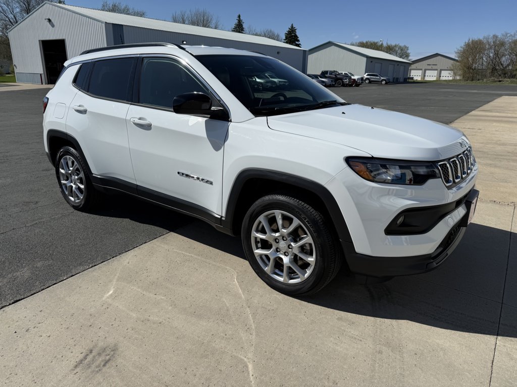 2023 Jeep Compass Latitude Lux 4X4's photo