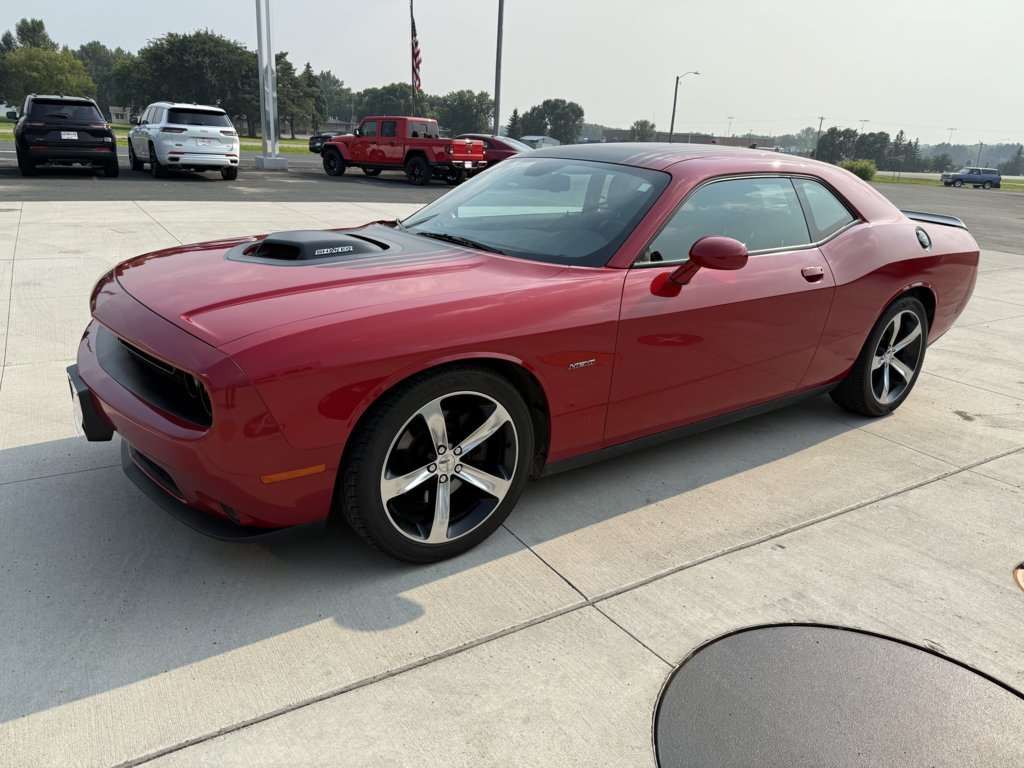 2016 Dodge Challenger SXT Plus photo 3