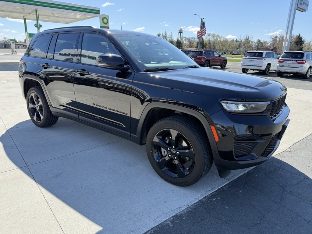 2023 Jeep Grand Cherokee Altitude 4x4's photo