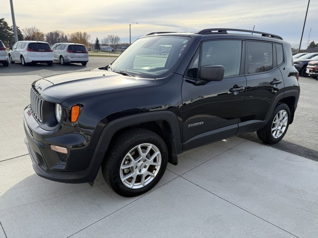 2022 Jeep Renegade Latitude photo 3