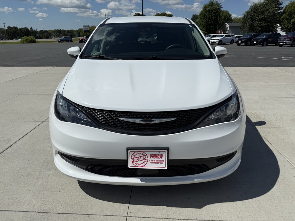2023 Chrysler Voyager LX photo 2
