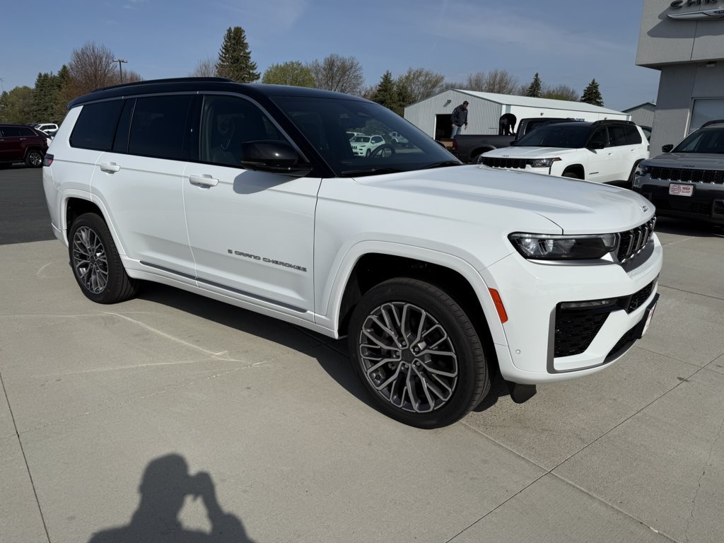 2026 Jeep Grand Cherokee L Summit 4x4's photo