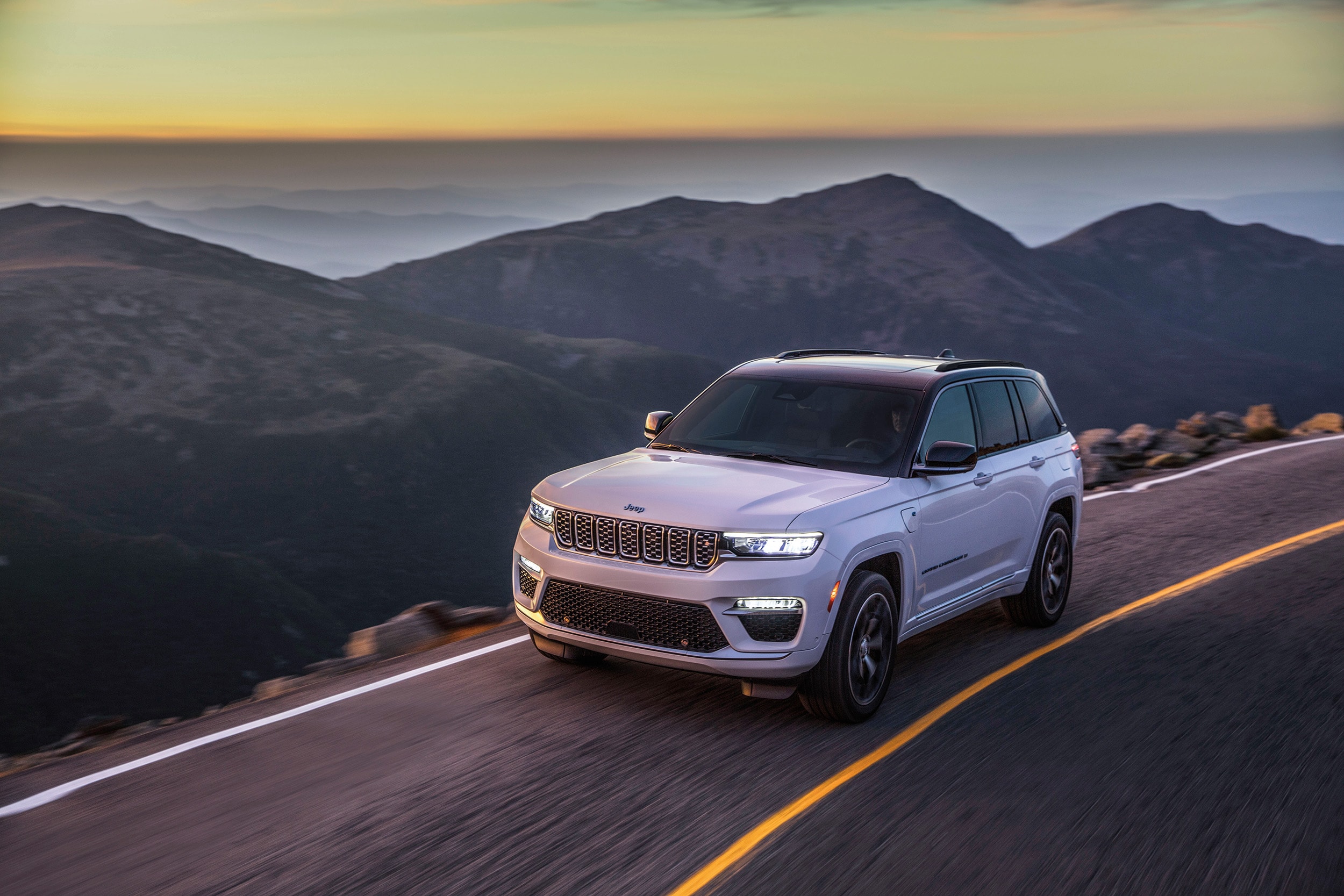 2024-Jeep-Grand-Cherokee-4xe-Summit-White-Mountains.jpg