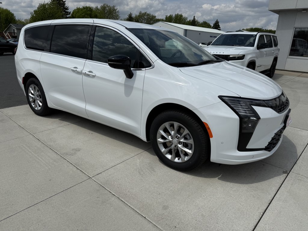 2027 Chrysler Pacifica Select AWD's photo
