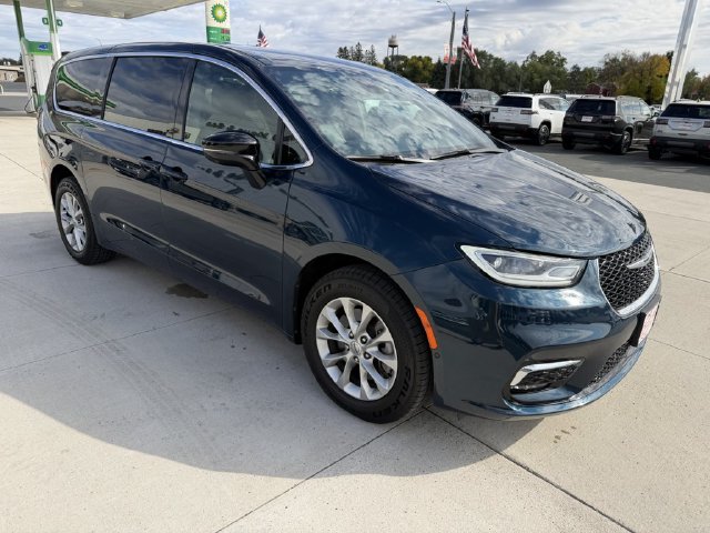 Used 2025 Chrysler Pacifica Select with VIN 2C4RC3BG9SR505361 for sale in Kimball, Minnesota