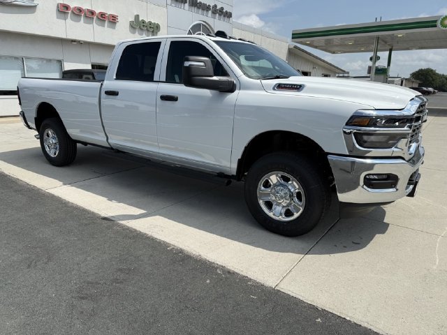 2026 Ram 3500 TRADESMAN CREW CAB 4X4 Pickup