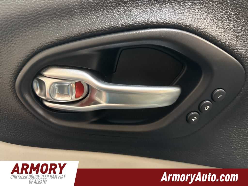 Thumbnail: 2019 Jeep Cherokee - 9