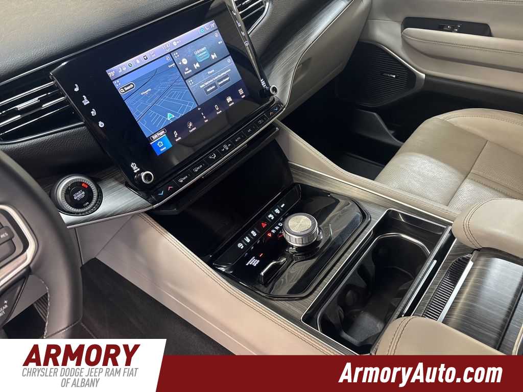 Thumbnail: 2023 Jeep Wagoneer - 16