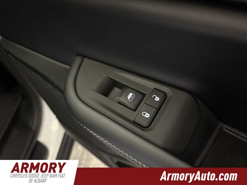 Thumbnail: 2025 Jeep Grand Cherokee L - 33