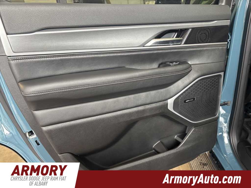 Thumbnail: 2026 Jeep Grand Wagoneer - 27