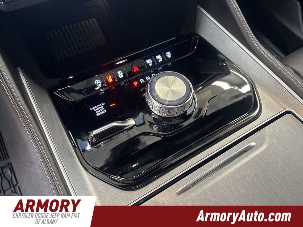 Thumbnail: 2026 Jeep Grand Wagoneer - 21