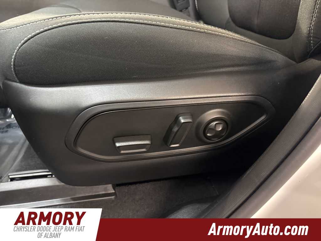 Thumbnail: 2025 Jeep Grand Cherokee - 13