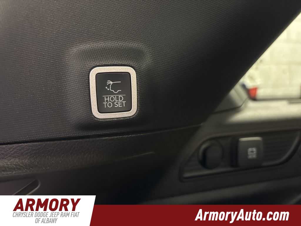 Thumbnail: 2025 Jeep Grand Cherokee - 30