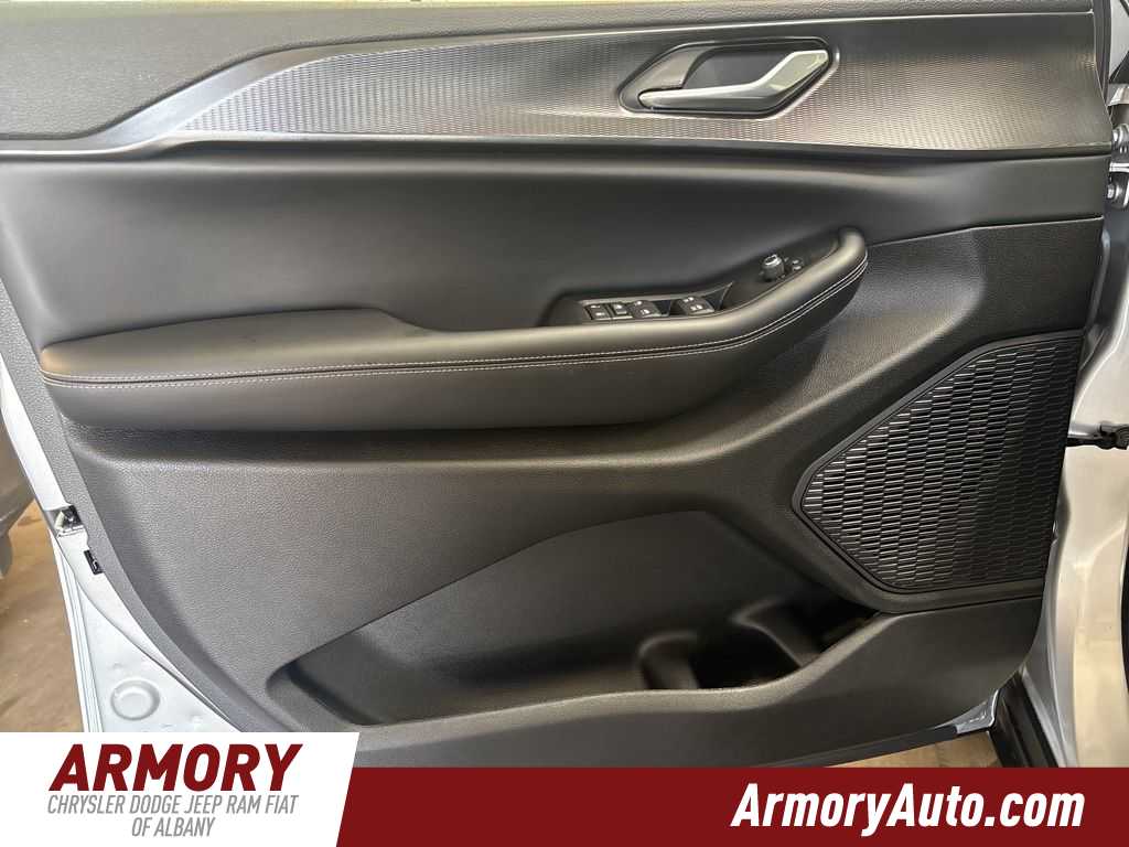 Thumbnail: 2026 Jeep Grand Cherokee - 7