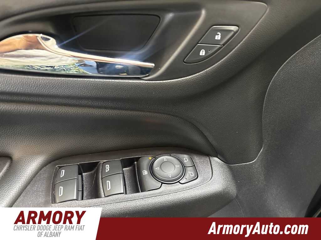 Thumbnail: 2020 Chevrolet Equinox - 8