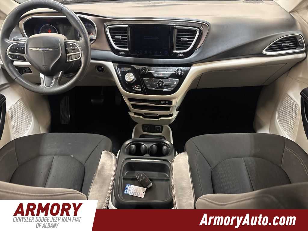 Thumbnail: 2017 Chrysler Pacifica - 35