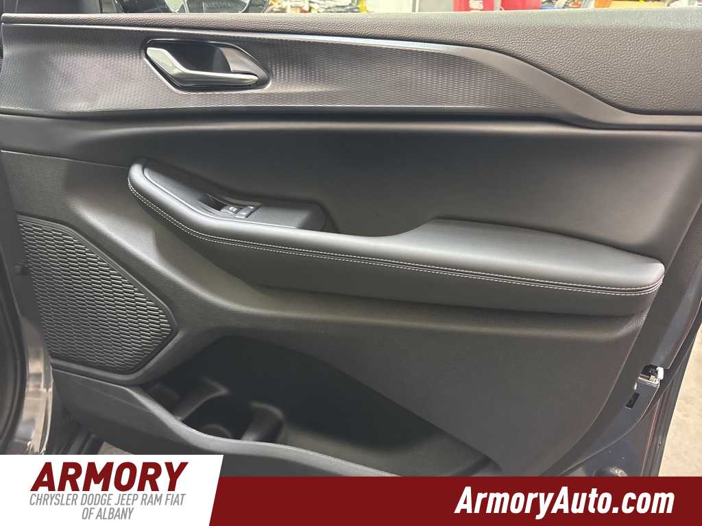 Thumbnail: 2025 Jeep Grand Cherokee L - 36